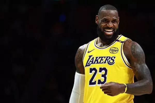 湖人防守端漏洞百出_nba41_湖人慘敗熱火93比134
