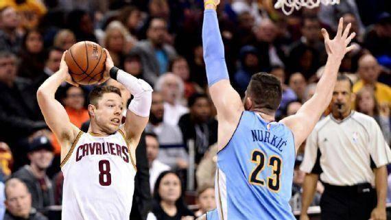 NBA被明令禁止的装备：喬丹AJ1鞋也被禁，黑面具不利裁判观察