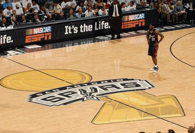 NBA總決賽地板设计元素_nba总决赛地板_经典总决赛地板回顾