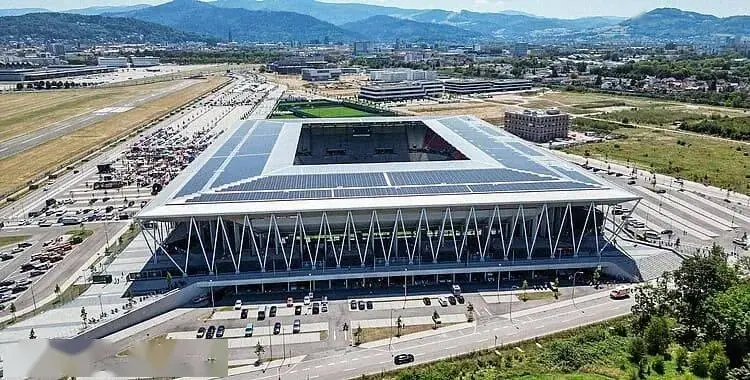 德甲主场球場特色_德甲球場介绍_德甲新球場