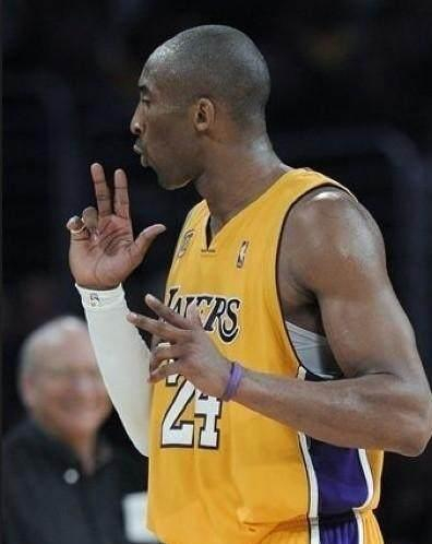 NBA最經典的10大慶祝動作，阿里纳斯嚣张，哈登的很喜感