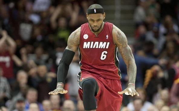 NBA最經典的10大慶祝動作，阿里纳斯嚣张，哈登的很喜感