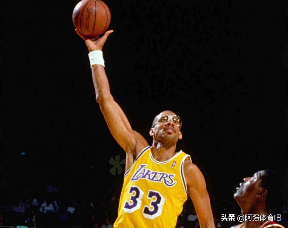 每个年代NBA第一人是谁_NBA曆史第一人_nba1946