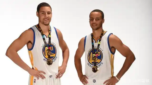 湯普森季后赛单场11记三分球_nba总决赛三分记录_庫裏常规赛单场13记三分球