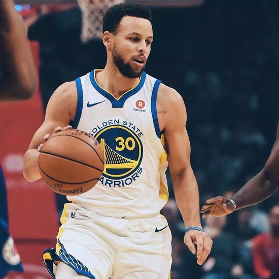 勇士赛季表现_nba勇士特点_庫裏防守表现