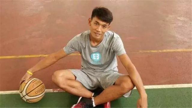 云南扣篮王 矣進宏 CBA全明星扣籃大賽_cba扣篮王